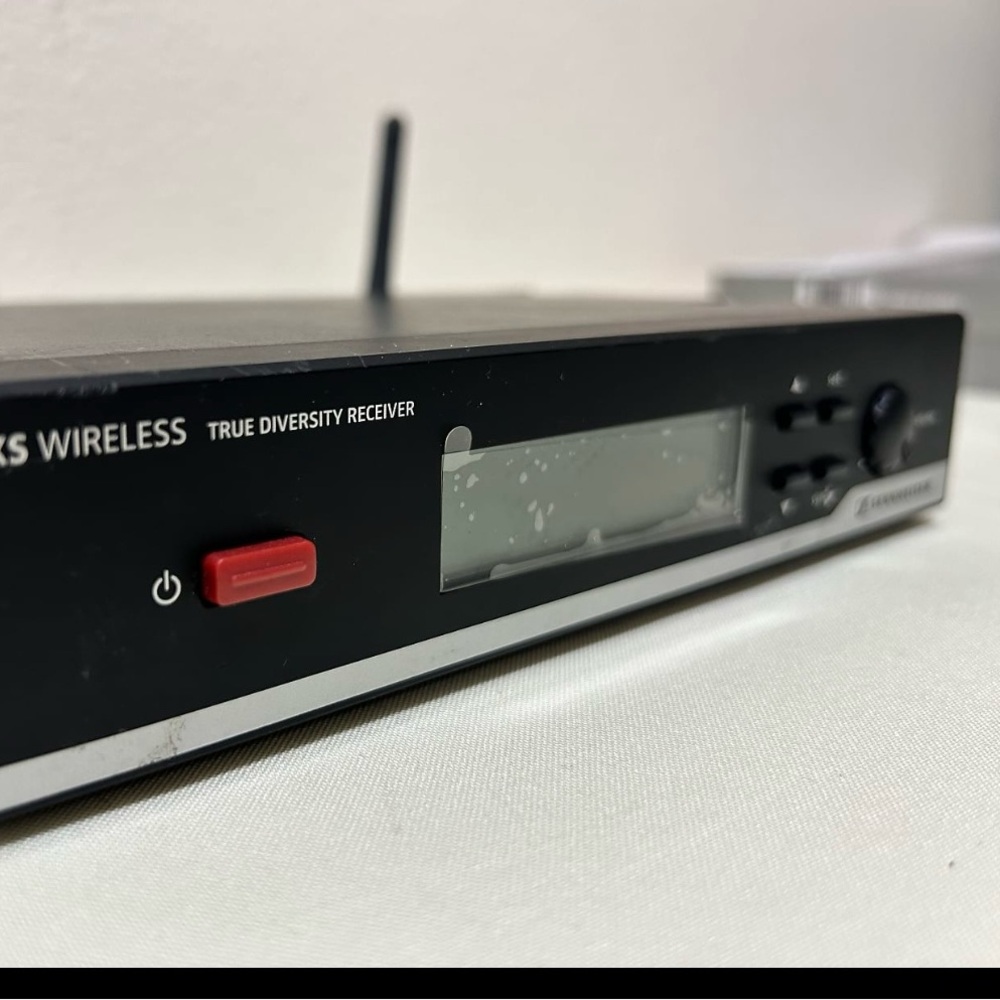 Sennheiser wireless mic receiver and body pack